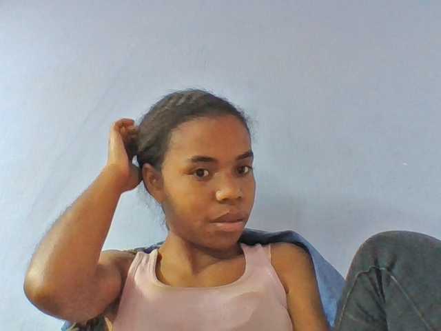 Emelie1a live cam on BongaCams