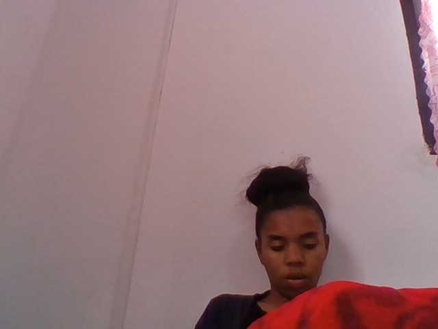 Emelie1a live cam on BongaCams