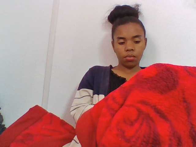 Emelie1a live cam on BongaCams