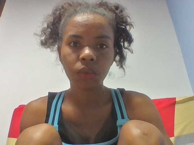 Emelie1a live cam on BongaCams