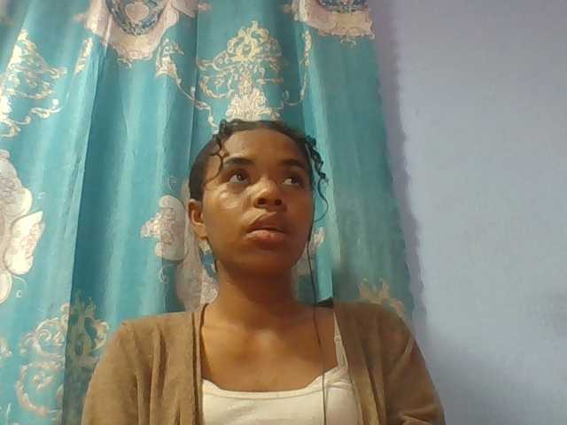 Emelie1a live cam on BongaCams