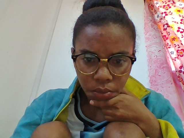 Emelie1a live cam on BongaCams