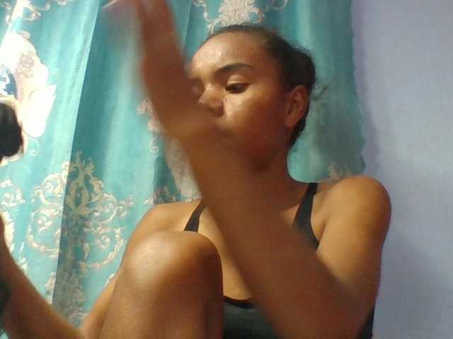 Emelie1a live cam on BongaCams