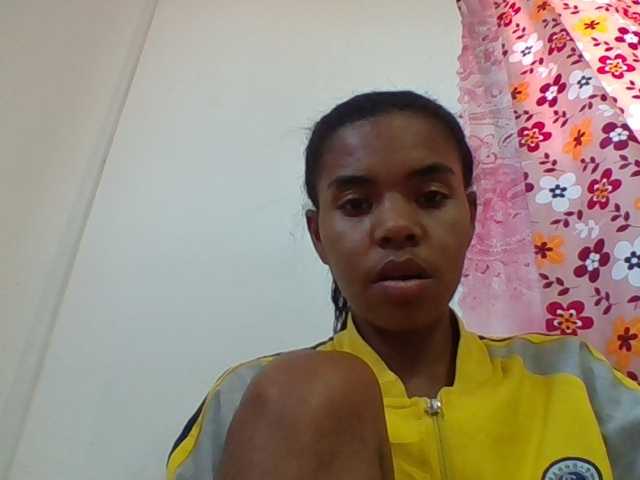 Emelie1a live cam on BongaCams