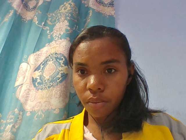 Emelie1a live cam on BongaCams