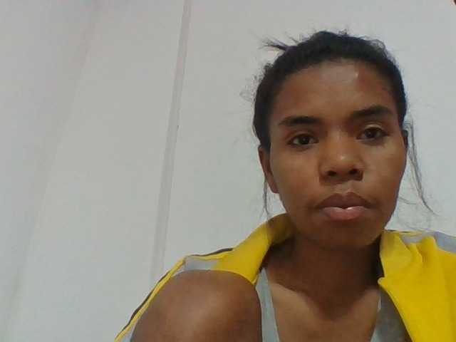 Emelie1a live cam on BongaCams