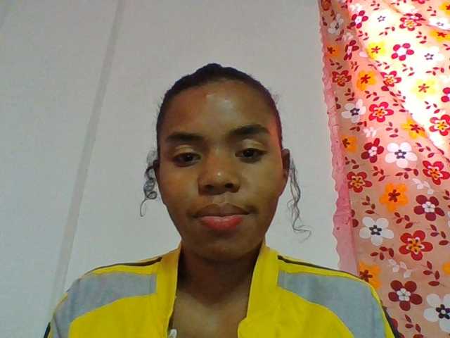 Emelie1a live cam on BongaCams