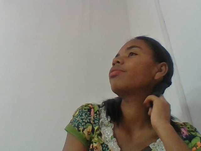 Emelie1a live cam on BongaCams