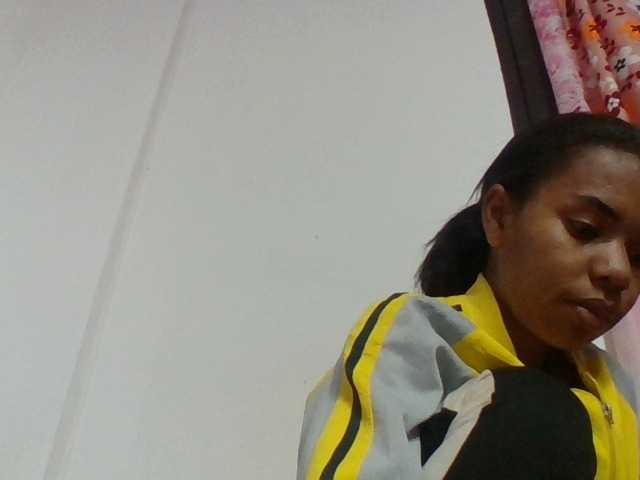 Emelie1a live cam on BongaCams
