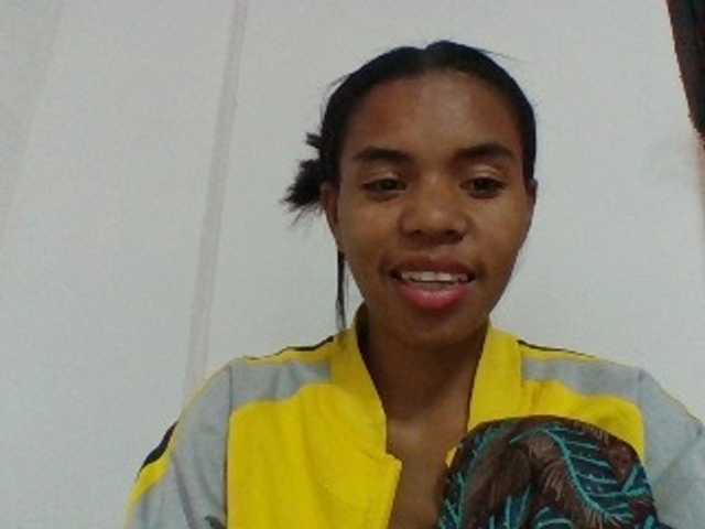 Emelie1a live cam on BongaCams