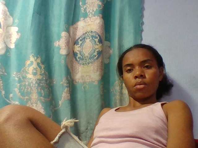 Emelie1a live cam on BongaCams
