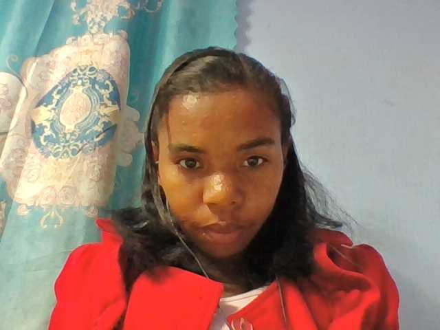 Emelie1a live cam on BongaCams