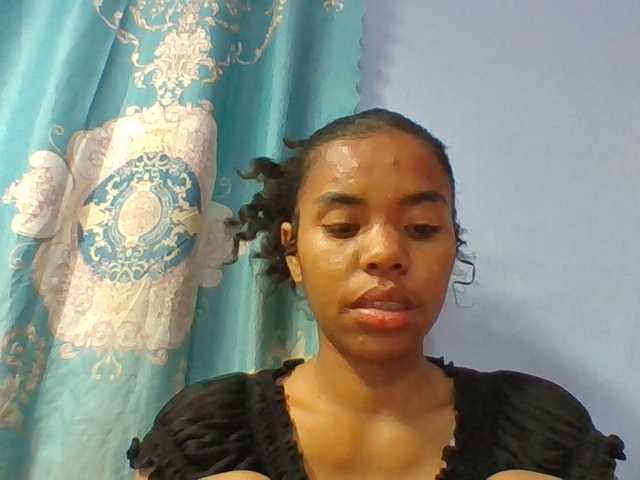 Emelie1a live cam on BongaCams