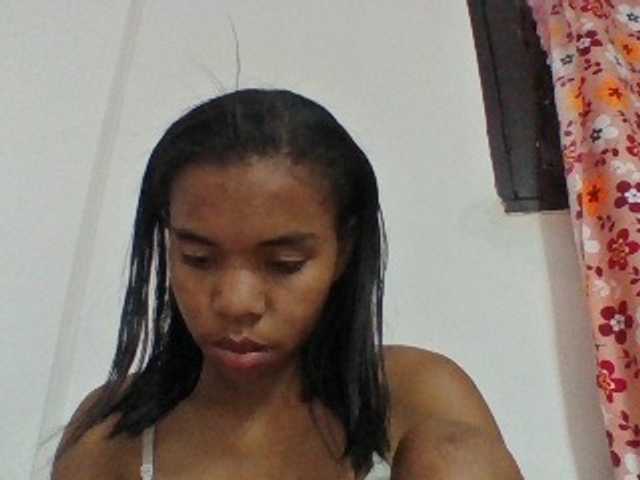 Emelie1a live cam on BongaCams