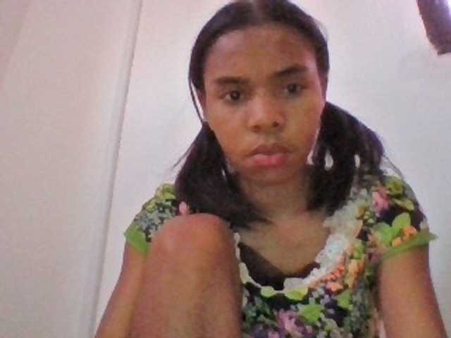 Emelie1a live cam on BongaCams