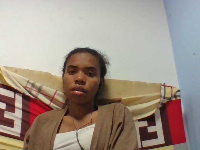 Emelie1a live cam on BongaCams