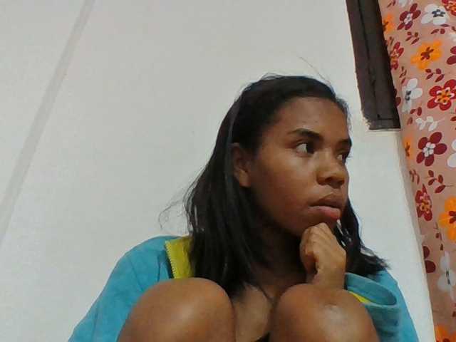 Emelie1a live cam on BongaCams