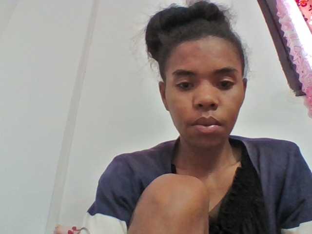 Emelie1a live cam on BongaCams