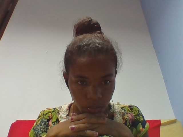Emelie1a live cam on BongaCams