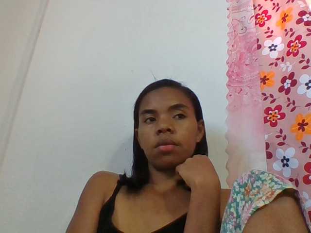 Emelie1a live cam on BongaCams