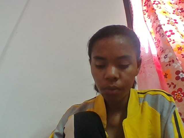 Emelie1a live cam on BongaCams