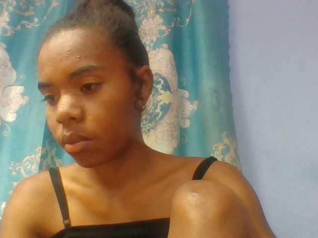 Emelie1a live cam on BongaCams