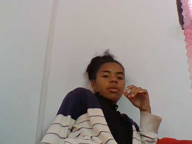 Emelie1a live cam on BongaCams
