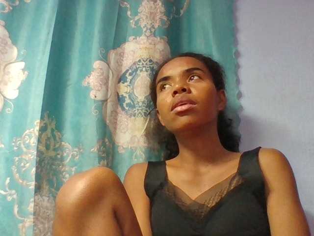 Emelie1a live cam on BongaCams