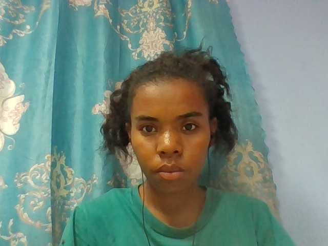 Emelie1a live cam on BongaCams
