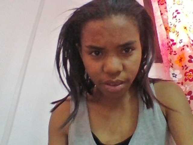 Emelie1a live cam on BongaCams