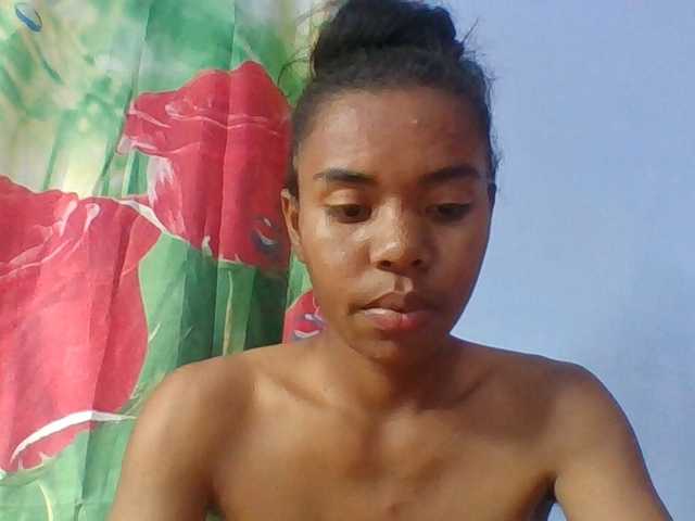 Emelie1a live cam on BongaCams
