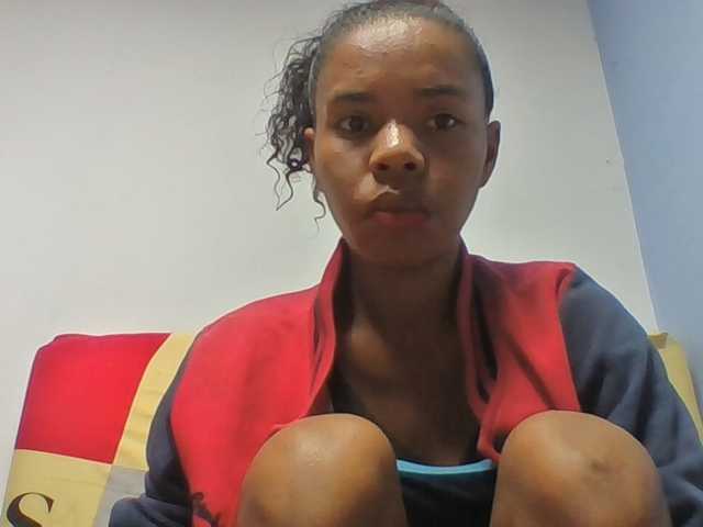Emelie1a live cam on BongaCams