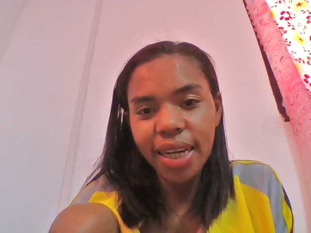 Emelie1a live cam on BongaCams