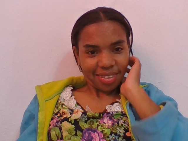 Emelie1a live cam on BongaCams