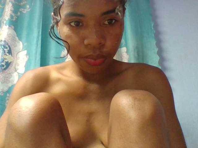 Emelie1a live cam on BongaCams