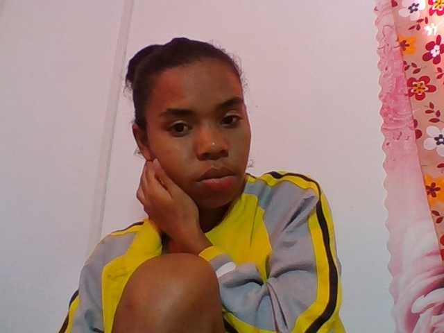 Emelie1a live cam on BongaCams