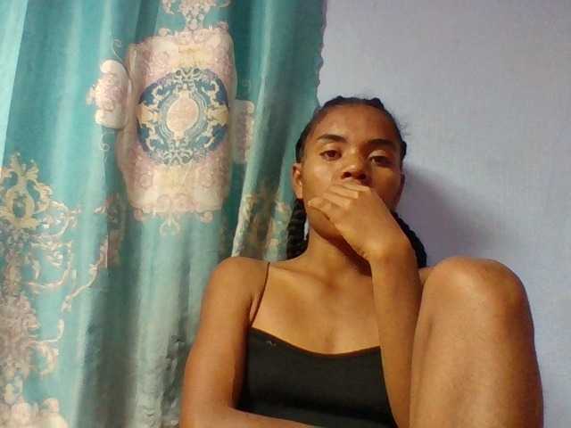 Emelie1a live cam on BongaCams