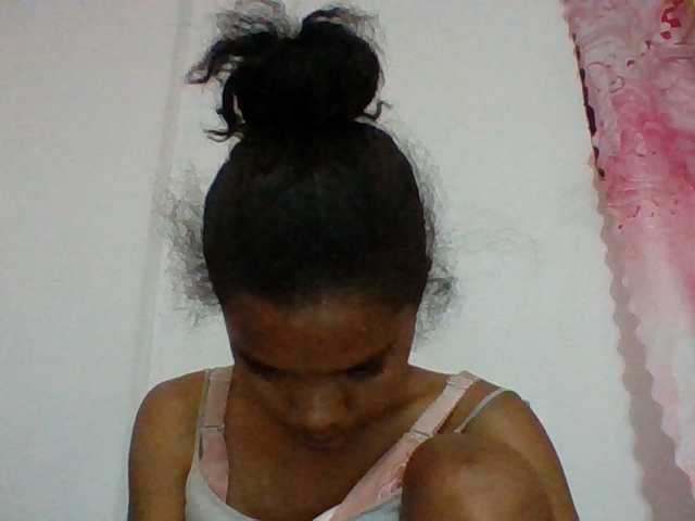 Emelie1a live cam on BongaCams
