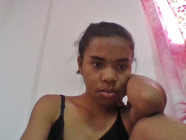 Emelie1a live cam on BongaCams