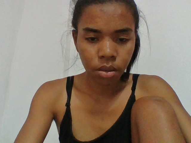 Emelie1a live cam on BongaCams