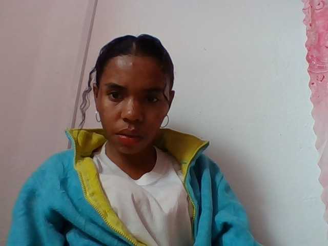 Emelie1a live cam on BongaCams