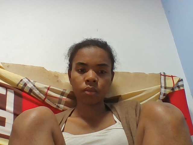 Emelie1a live cam on BongaCams