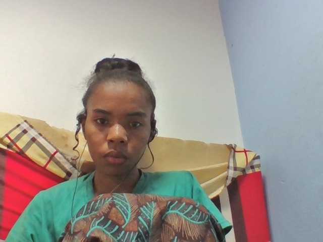 Emelie1a live cam on BongaCams
