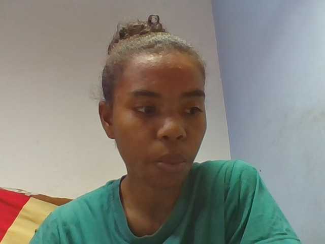Emelie1a live cam on BongaCams
