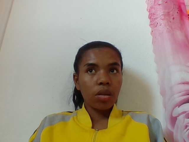 Emelie1a live cam on BongaCams