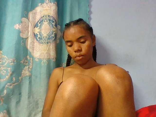 Emelie1a live cam on BongaCams