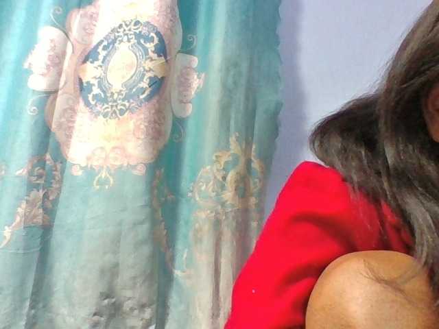Emelie1a live cam on BongaCams