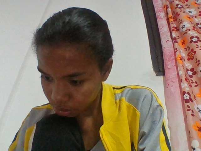 Emelie1a live cam on BongaCams