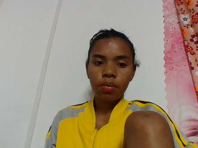 Emelie1a live cam on BongaCams