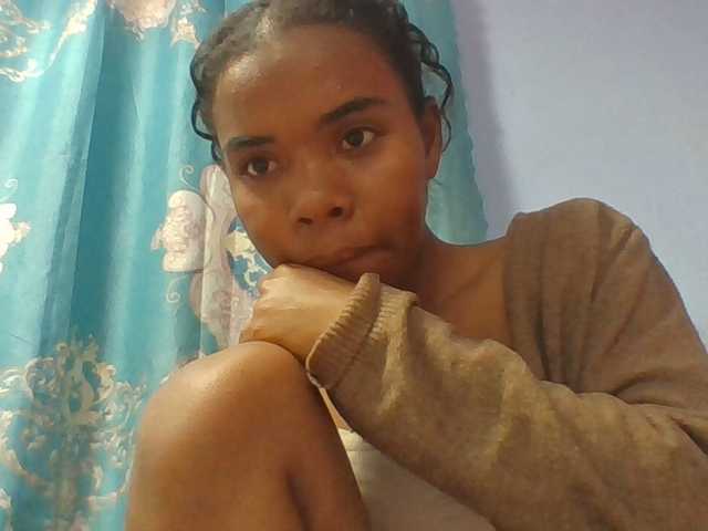 Emelie1a live cam on BongaCams
